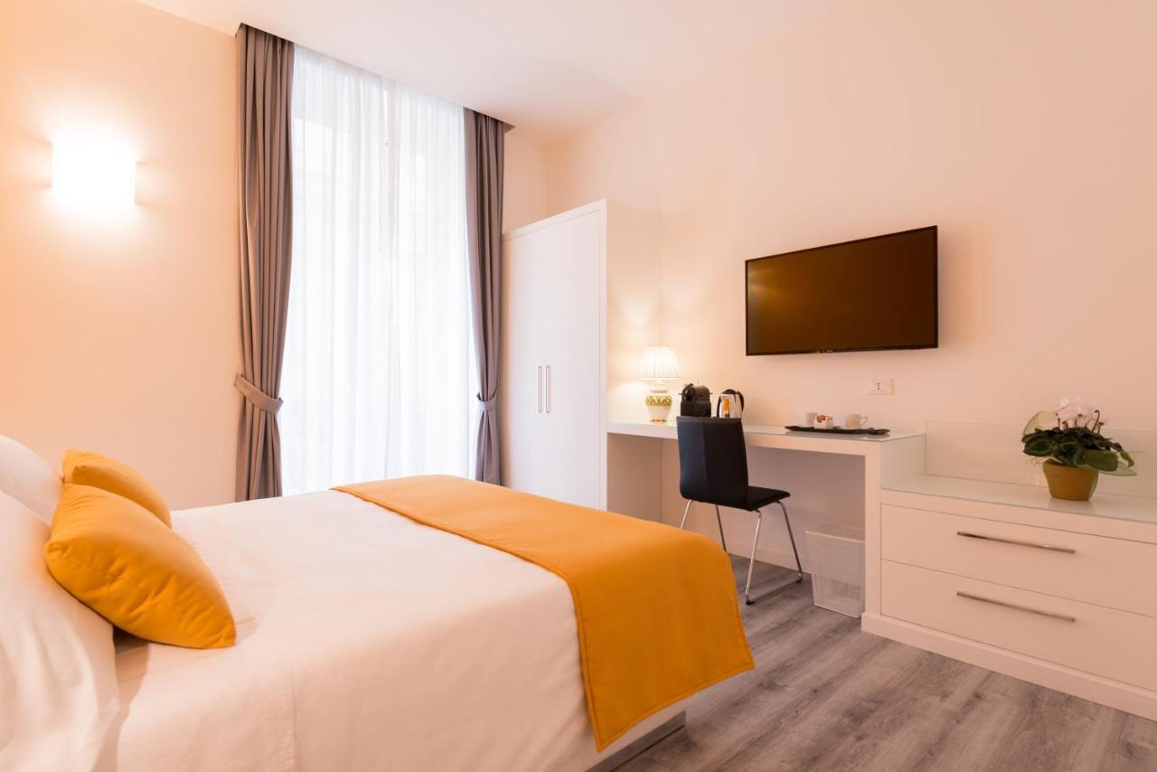 Napoliving Hotel ภายนอก รูปภาพ
